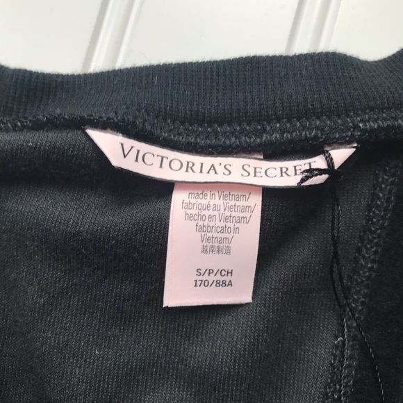 •Victoria’s Secret• black velour lounge top - Picture 5 of 5